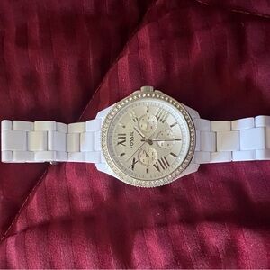 Fossil watch . white. Needs a battery